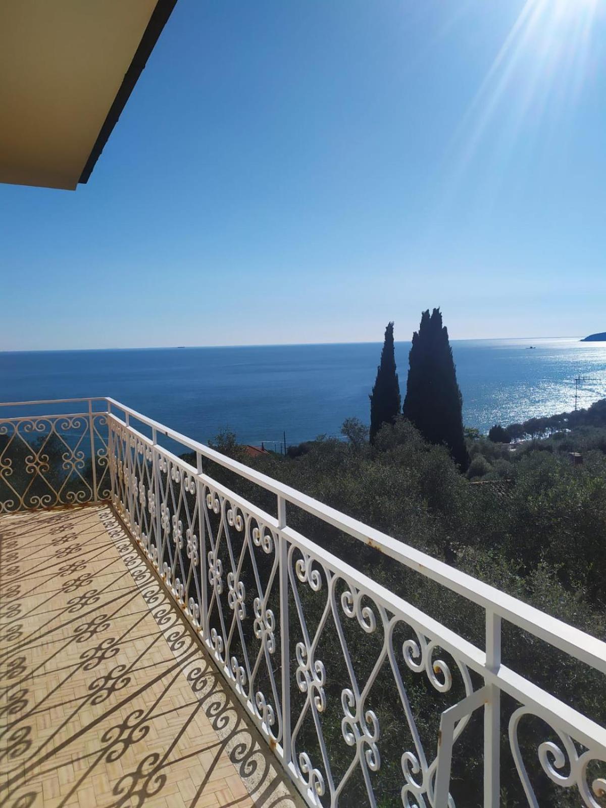 Villa Degli Ulivi - Free Parking Леричи Экстерьер фото