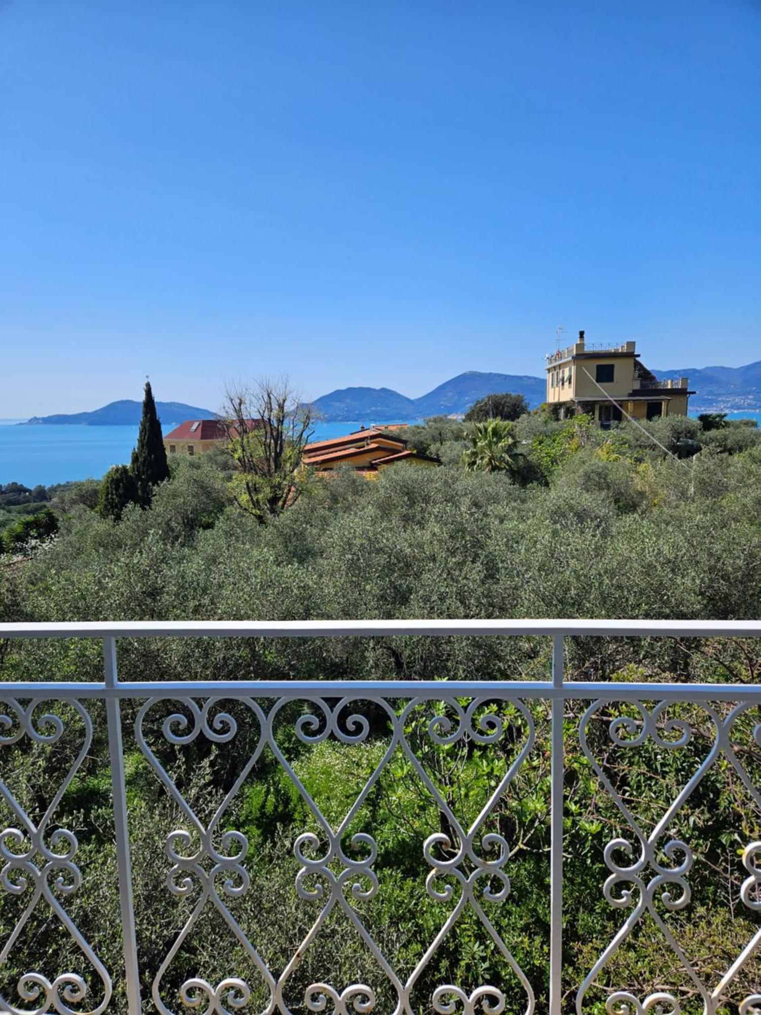Villa Degli Ulivi - Free Parking Леричи Экстерьер фото